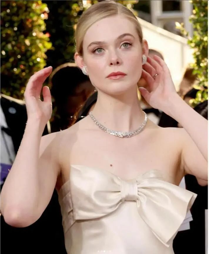 Glittering Glamour: A Deep Dive into the High Jewelry at the Golden Globes Red Carpet!