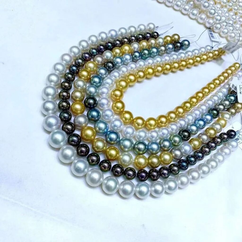 South Sea white pearls, South Sea golden pearls, Tahitian pearls