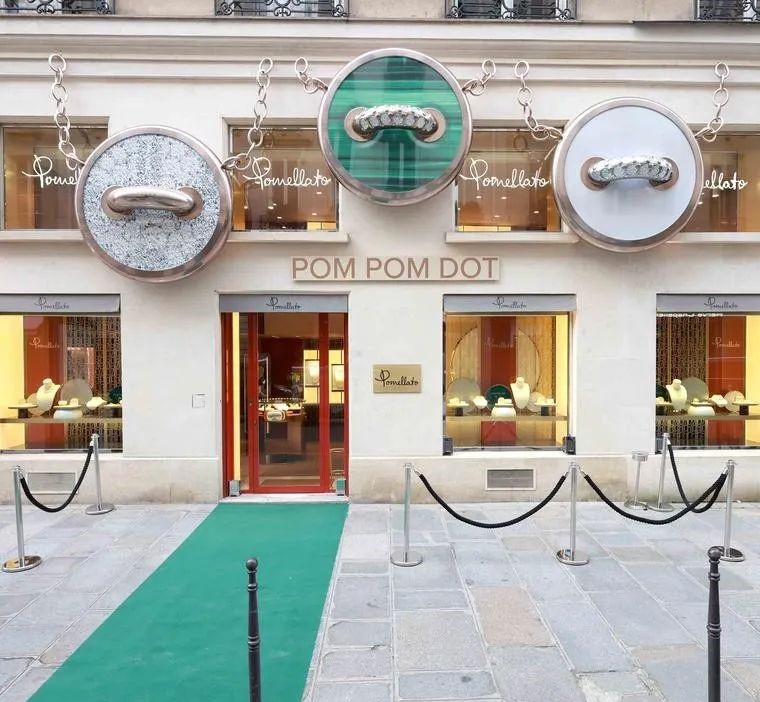 To celebrate the debut of the Pom Pom Dot collection, Pomellato hosted a grand soirée at its "Button Ornament" boutique in Paris.