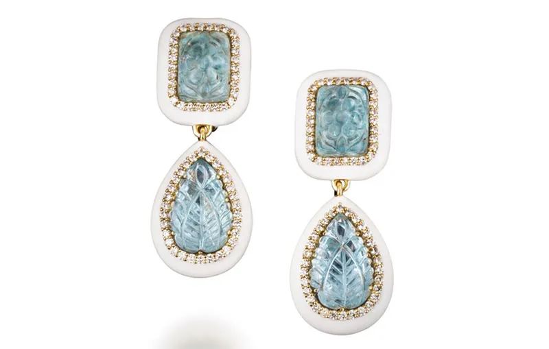 Veschetti Earrings
Gold, carved aquamarine, enamel, diamonds