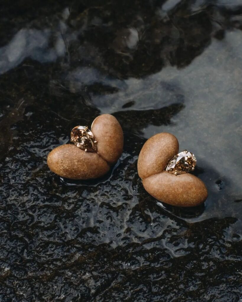 Fernando Jorge High Fluidity Pebble Earrings
Pebbles, diamonds