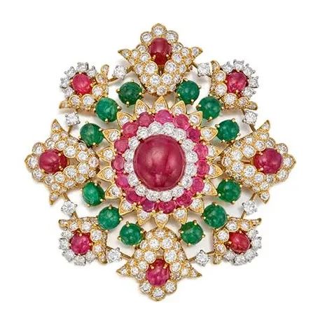 David Webb brooch
Gold, rubies, emeralds, diamonds
"The Wolf Family Collection: The American Spirit" auction
April 2023, Sotheby's New York