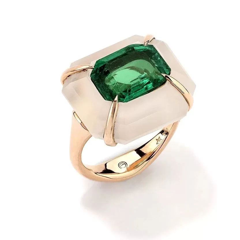 Glenn Spiro cocktail ring
Emerald, crystal