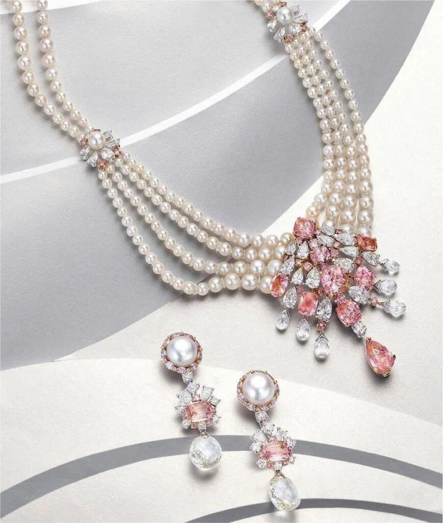 David Morris
Padparadscha sapphire, diamond, and pearl set
Necklace can be detached as a brooch