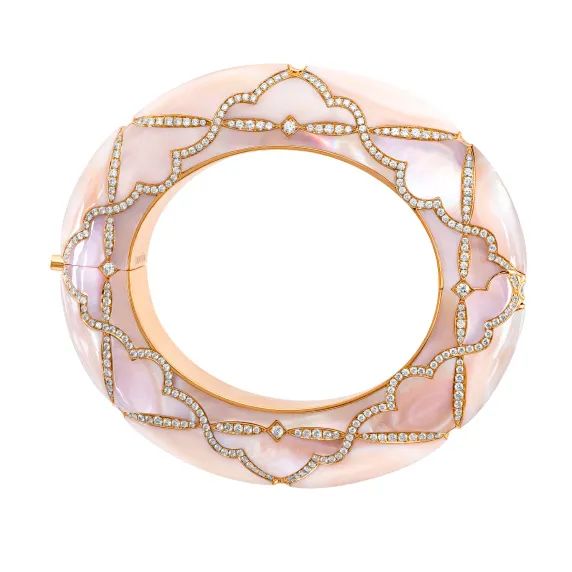 Boghossian bracelet
Mother-of-pearl, diamonds