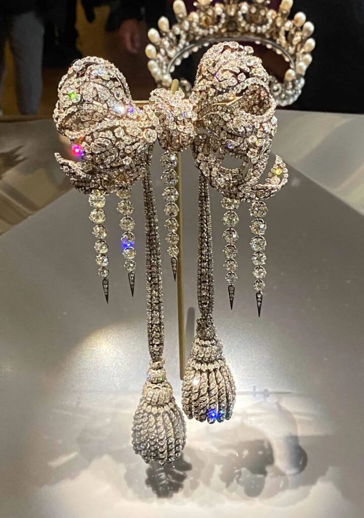 Empress Eugénie's bow and tassel diamond brooch