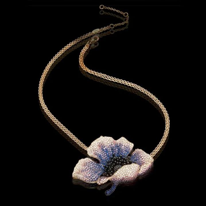 Palmiero Poppy Flower Necklace
Gold, diamonds, sapphires