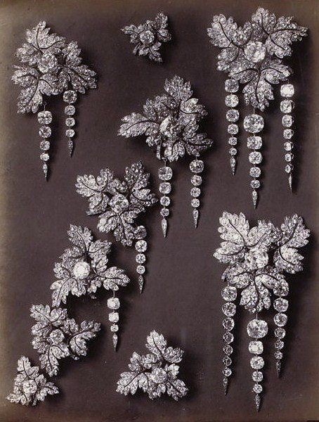 Empress Eugénie's red currant leaf parure set (partial)