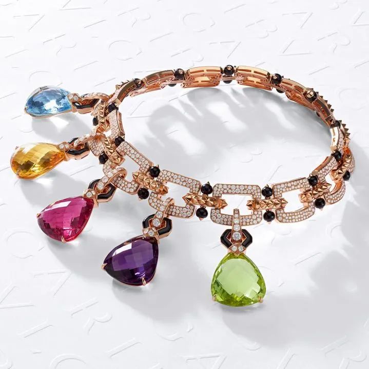 Bulgari Magnifica High Jewelry Collection
Hidden Treasures Necklace
18K rose gold, tourmaline, amethyst, garnet, aquamarine, citrine, agate, diamonds