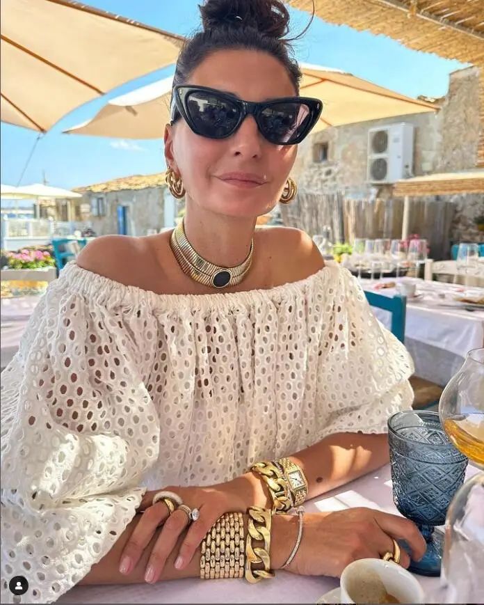 
Giovanna Engelbert wearing Retro Style vintage jewelry with resort wear