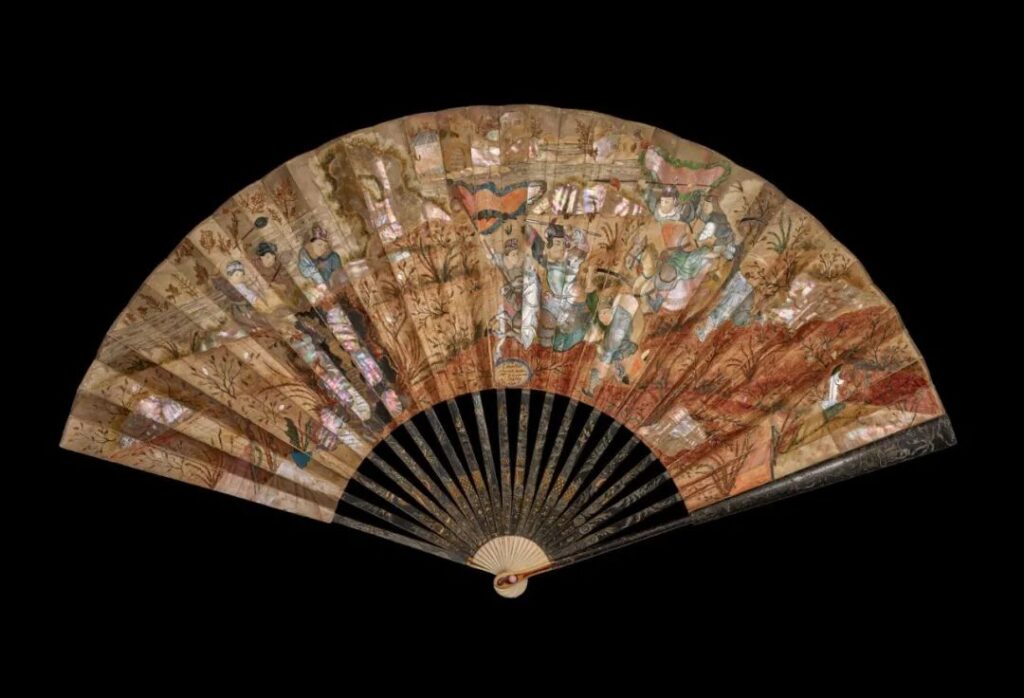 "Chaumet Treasures of Art World Tour"
Exhibits reflecting the influence of Chinese culture on Chaumet Paris
Chinese-inspired folding fan