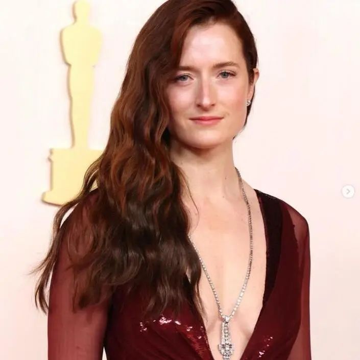 Grace Gummer
Showcasing Briony Raymond jewelry