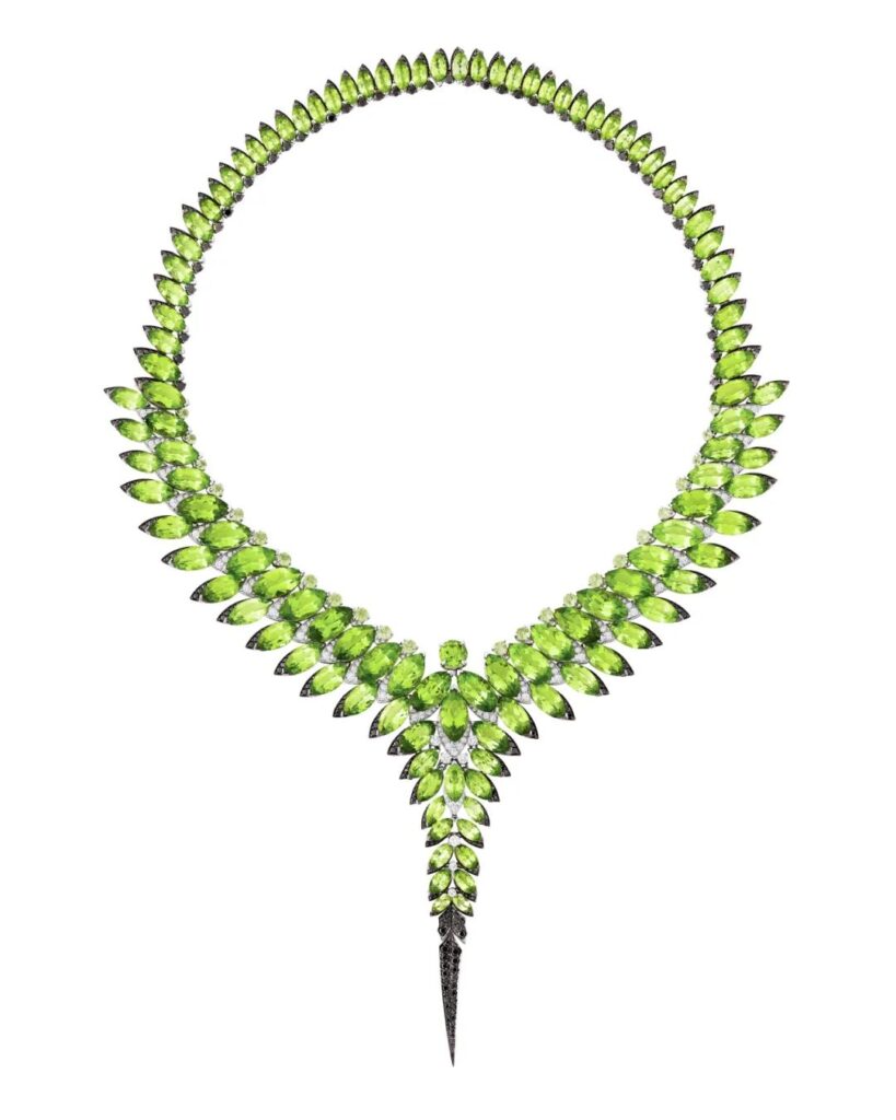 Fuli Gemstones X Stephen Webster
Magnipheasant Necklace
18K white gold, peridot, black diamonds, white diamonds