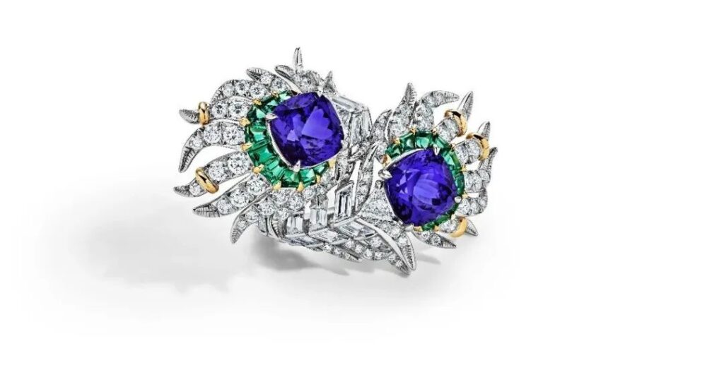 Tiffany's "2024 Blue Book High Jewelry"
"Celestial Wonders" Collection, "Peacock" Theme
Platinum and 18K yellow gold ring set with cushion-cut tanzanites, green tourmalines, and diamonds
Featuring tanzanites with a total weight of over 11 carats