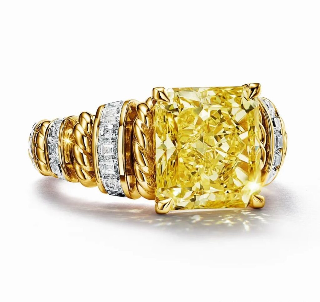 In a variation on the theme, the Arrow yellow gold ring by Tiffany showcases a radiant-cut fancy vivid yellow diamond of over 5 carats as its centerpiece, surrounded by additional diamonds.