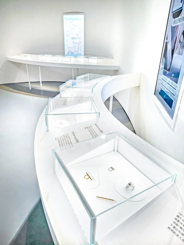 TASAKI's 70th Anniversary 'FLOATING SHELL' Exhibition