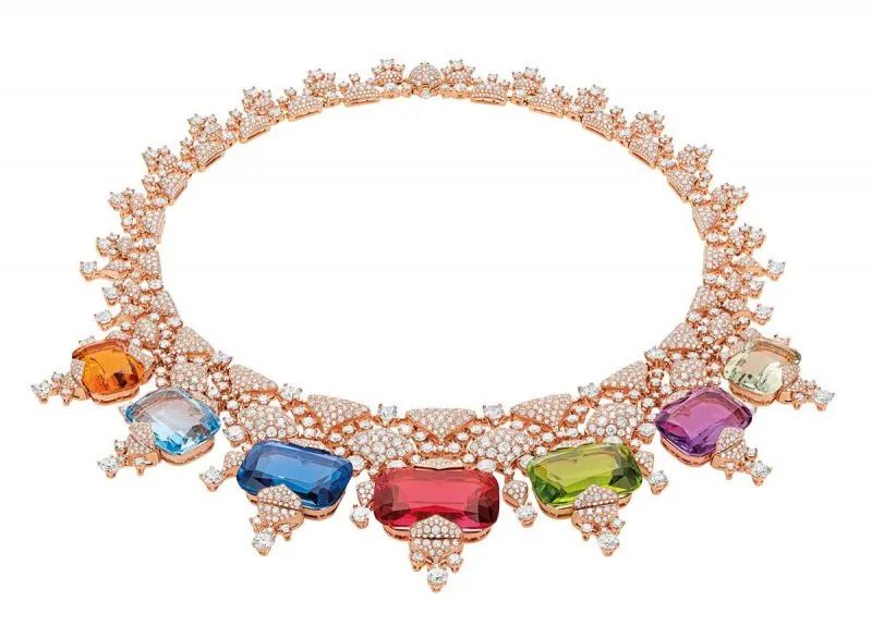 Bulgari Barocko High Jewelry Collection
Juicy Exuberance Necklace
18K rose gold, citrine, aquamarine, topaz, tourmaline, amethyst, peridot, green quartz, diamonds