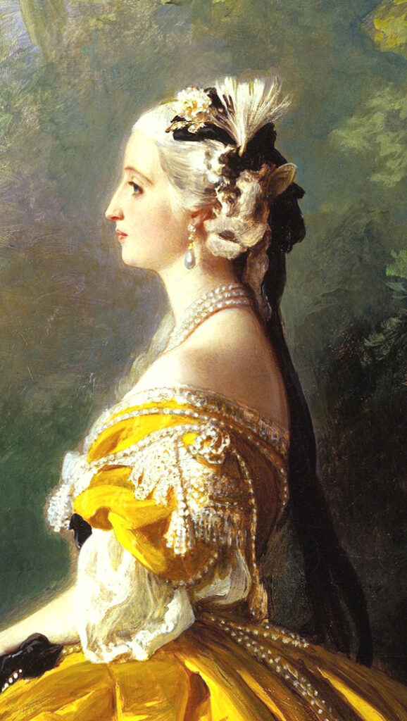 As a fan of Queen Marie, Empress Eugénie often imitated Marie's style, decorating her hair with exquisite aigrette jewelry