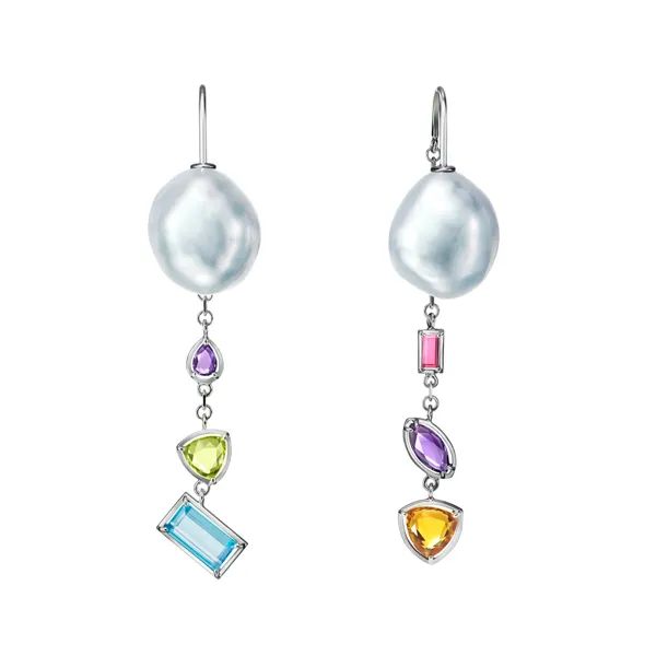 Tasaki
Baroque Pearls collection earrings