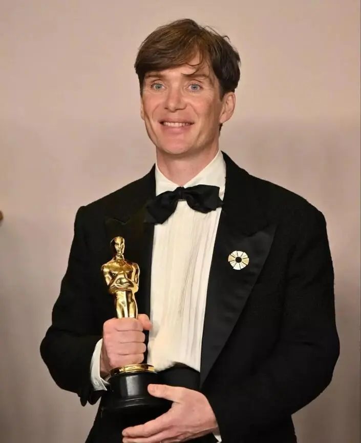 Cillian Murphy wearing Kari Voutilainen jewelry