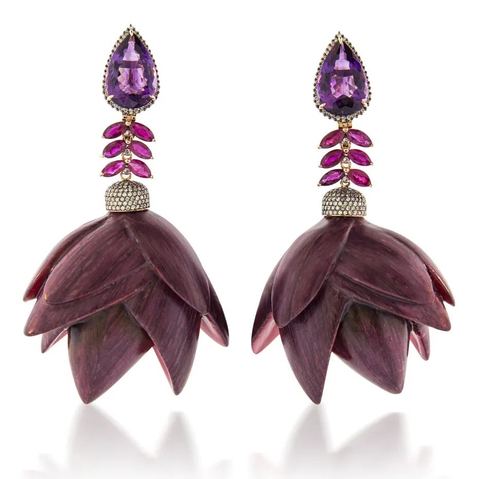 Silvia Furmanovich
Banana Flower Earrings
Amethyst, rubies, diamonds, marquetry