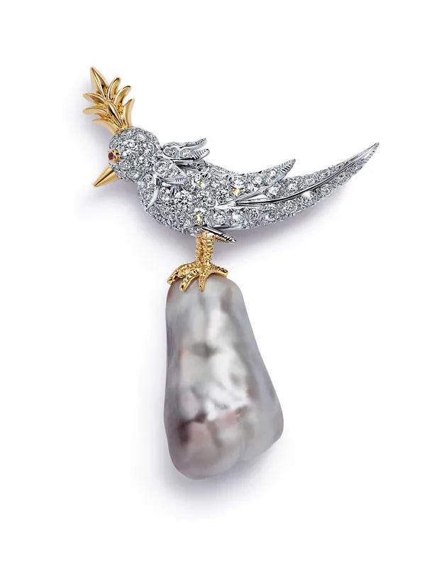 Tiffany & Co.
Bird on a Pearl brooch
Baroque natural saltwater silver-orange-brown pearl
Weighing over 35 carats