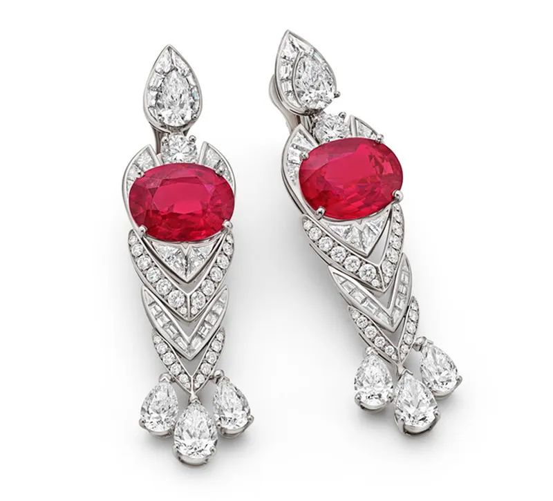 Bvlgari
Aeterna High Jewelry Collection
Sequence of Eternity Earrings
2 Mozambique rubies
Weighing 8.92 carats and 8.06 carats respectively