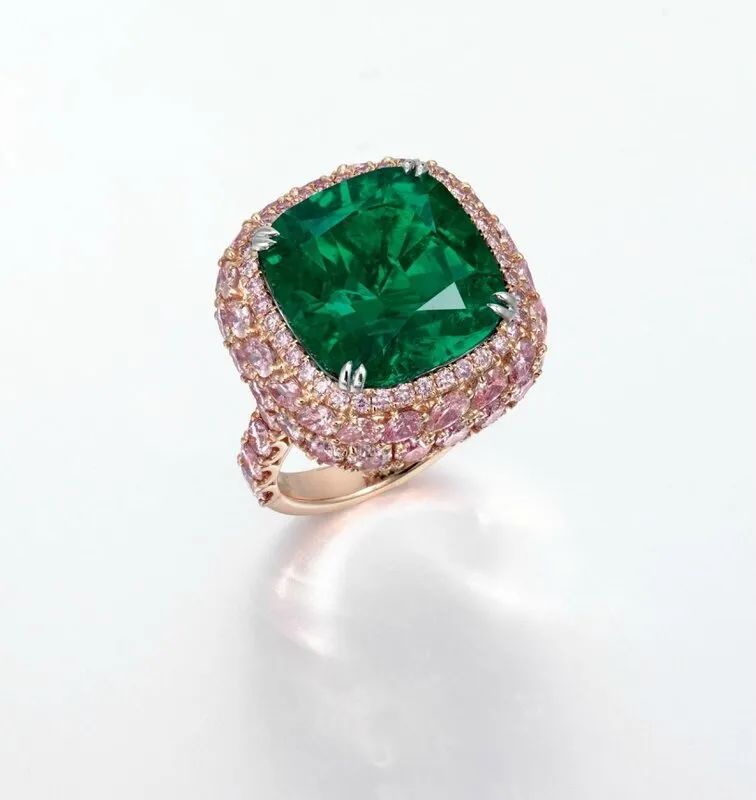 Muzo Emerald Colombia × Argyle Pink Diamonds
The Green Jewel ring
13.2-carat Colombian emerald, pink diamonds
Christie's Hong Kong, May 2017
Estimated price: HKD 6,400,000 - 9,500,000
Sold for: HKD 9,420,000