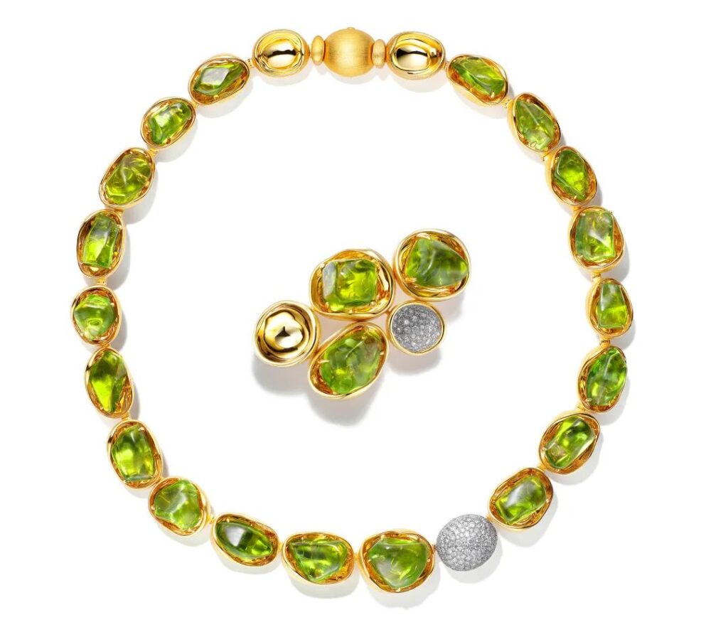 Fuli Gemstones X SunChin
Treasure Gathering Series
18K gold, peridot, diamonds