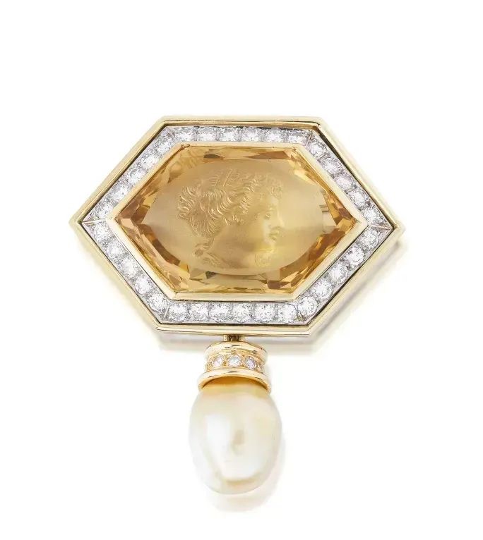 Bulgari citrine and diamond brooch. Estimate: 7,500 - 11,000 euros.