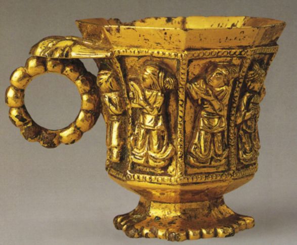 Tang Dynasty octagonal gold cup with musician pattern