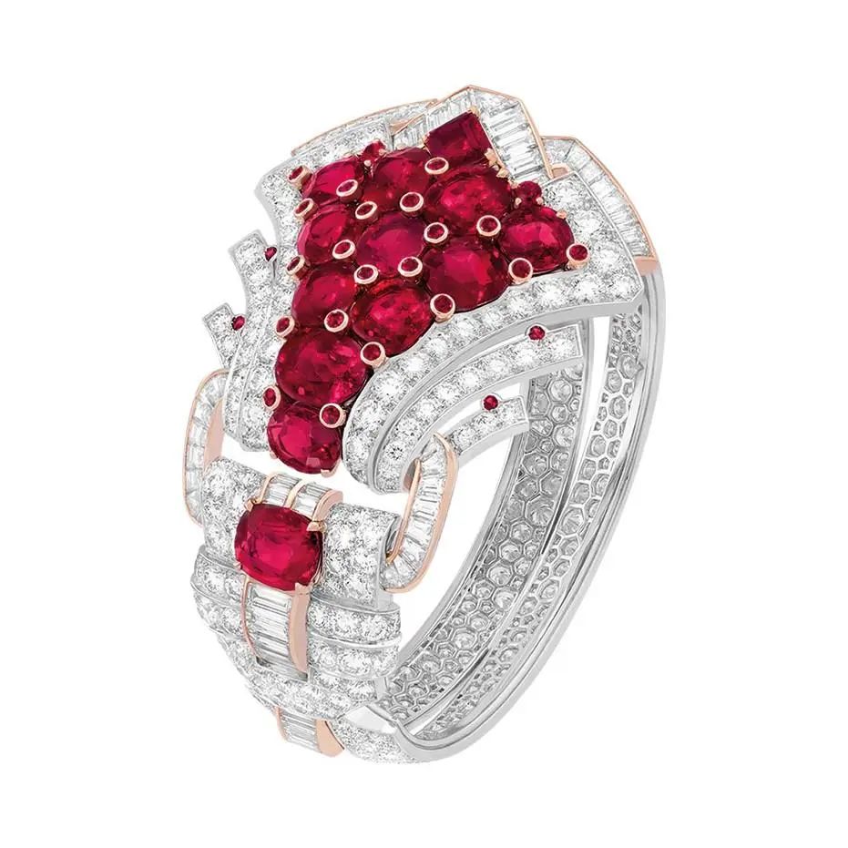 Éventail souverain white gold bracelet, by Van Cleef & Arpels
Set with 13 oval-cut and cushion-cut rubies totaling 35.05ct, accented with diamonds