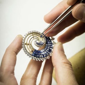 Van Cleef & Arpels' Mystery Setting