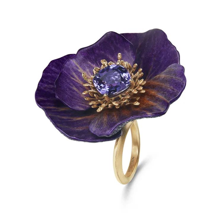 Boucheron 
Eternal Flowers Series
Anemone Meron Bordeaux Ring
Set with a 5.99-carat purple sapphire