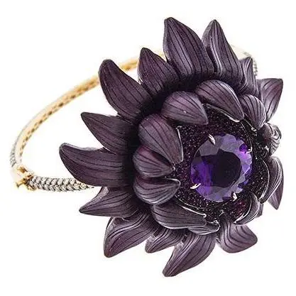 Silvia Furmanovich
Purple Flower Rose Gold Bracelet
Amethyst, rubies, light brown diamonds, gold thread teak marquetry