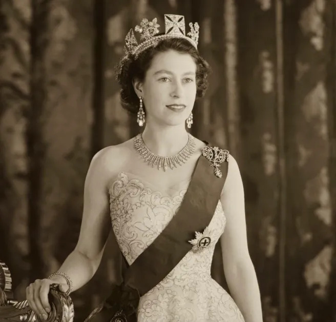 Queen Elizabeth II wearing Queen Mary's Diamond Stomacher Brooch