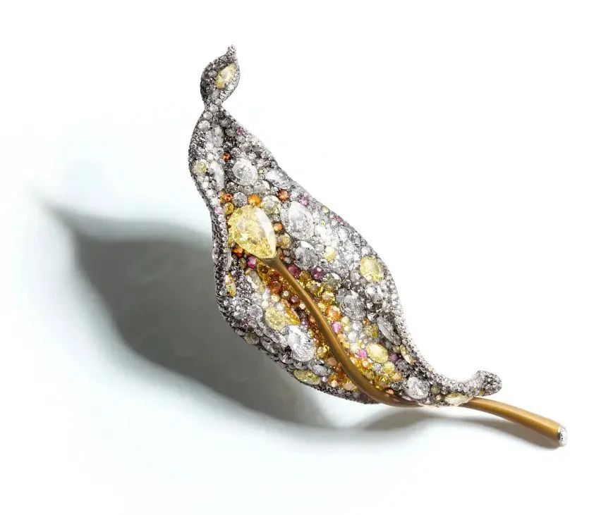 CINDY CHAO The Art Jewel
20th Anniversary Series Long Leaf Brooch