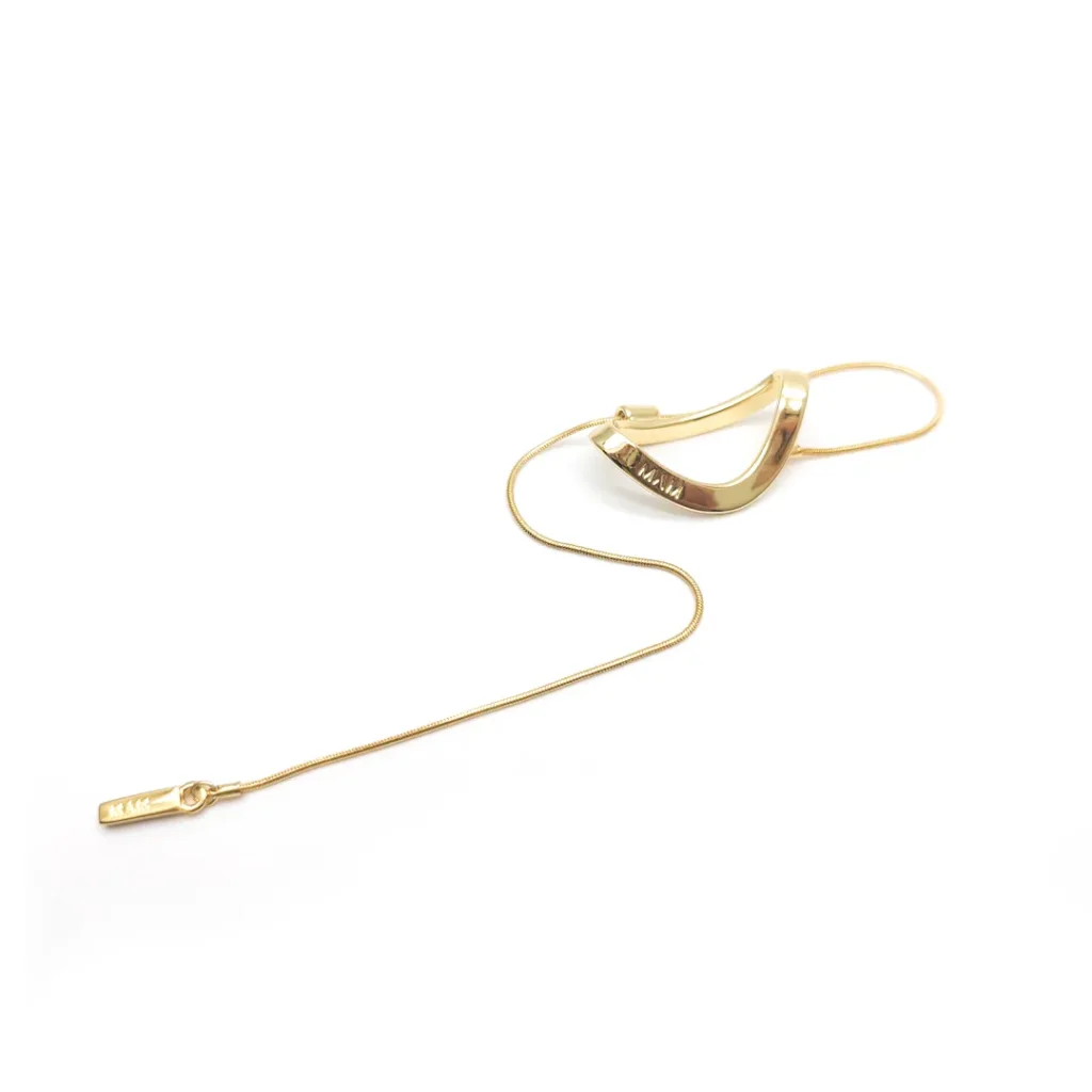 MAM-Unique-Gold Chain Ear Cuff (Gold, Right Ear, Single Piece)
Jewelry-grade alloy plated with 18K yellow gold