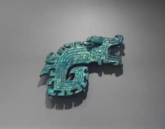 Shang dynasty bronze handle inlaid with turquoise in dragon pattern