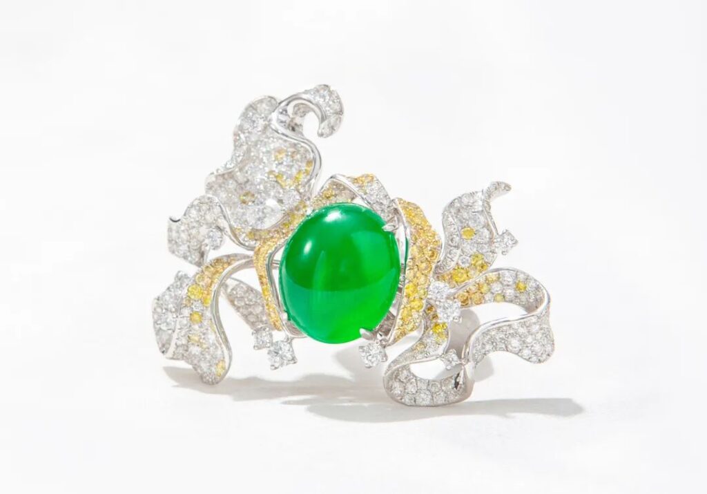 ErDong Jewelry
"Four Seasons Series - Emerald Waves" Ring
Ice jadeite of imperial green, diamonds