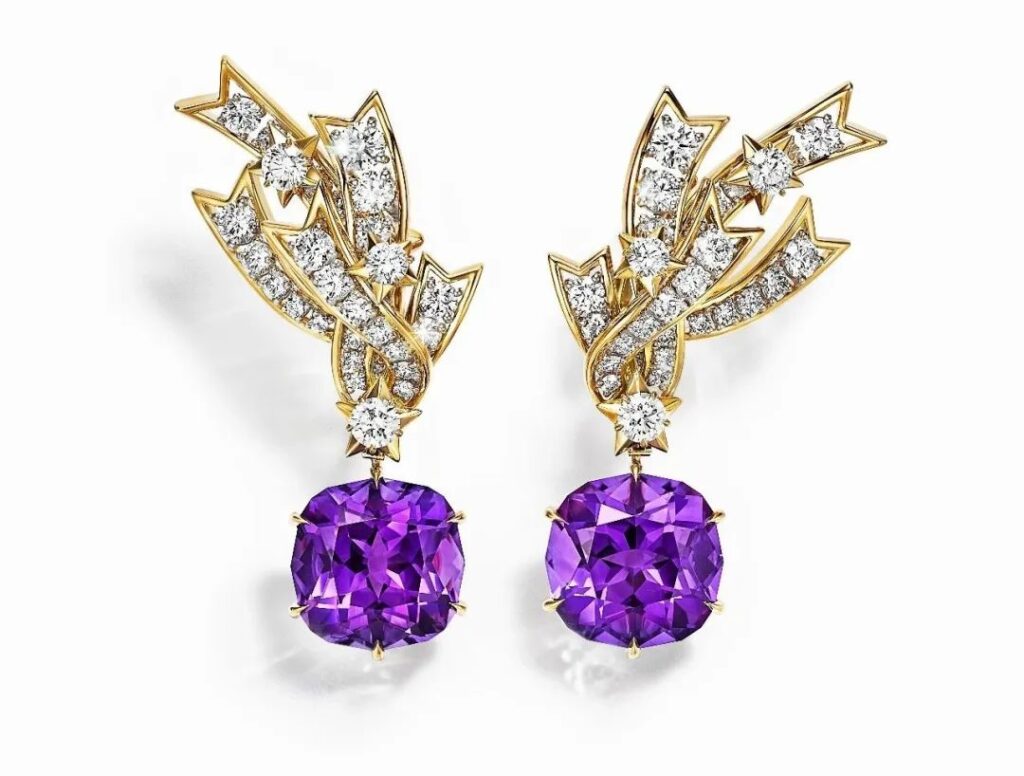 Tiffany's "2024 Blue Book High Jewelry"
"Celestial Wonders" Collection, "Shooting Star" Theme
Platinum and 18K yellow gold earrings set with amethysts and diamonds
Featuring amethysts with a total weight of over 17 carats