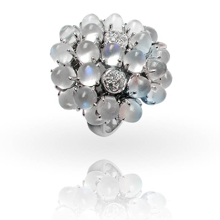 MATHON Paris Lilac Ring
White gold, diamonds, moonstone