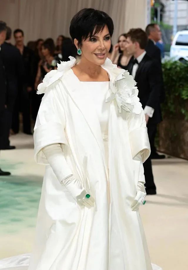 Kris Jenner wearing Lorraine Schwartz emerald jewelry