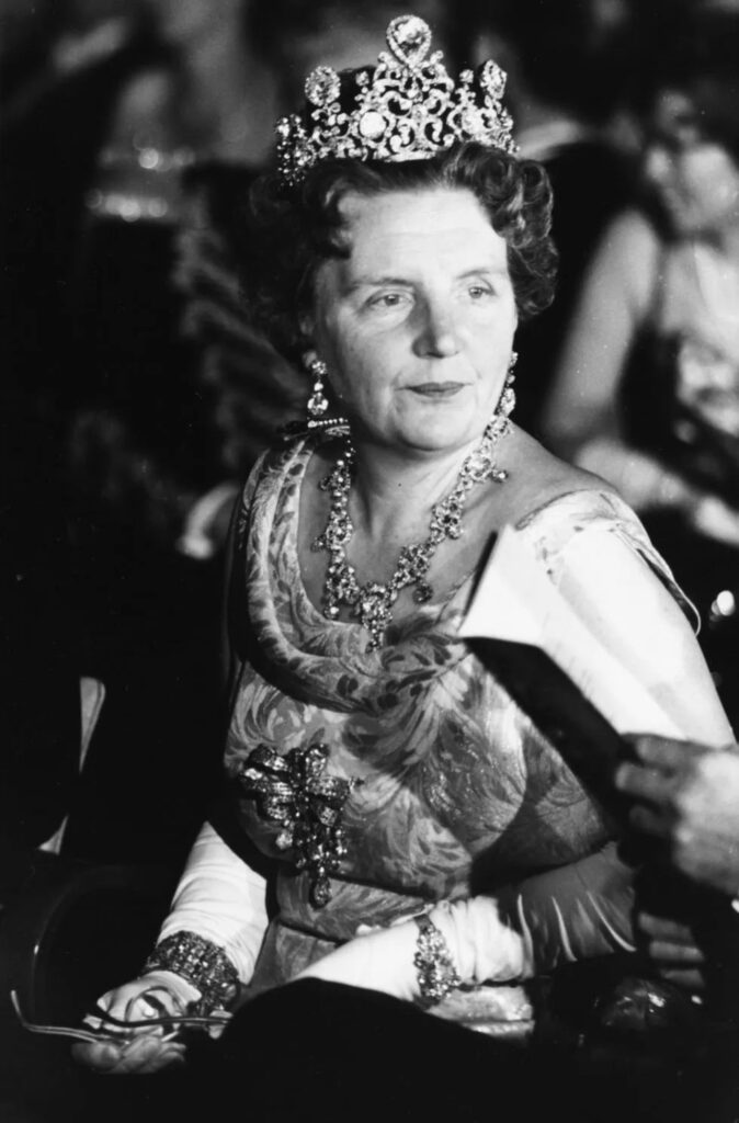 Queen Wilhelmina wearing the Stuart Tiara