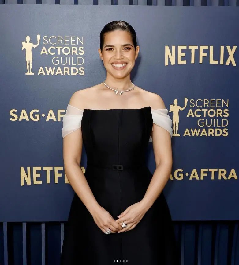 America Ferrera wearing a De Beers Metamorphosis 'Autumn' necklace