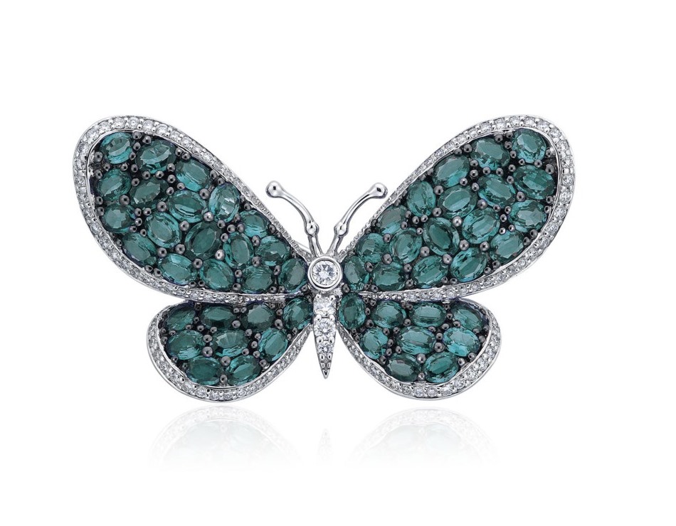 Alexandrite butterfly brooch, Christie's Hong Kong auction, October 2020. Sold for: HKD 40,000.