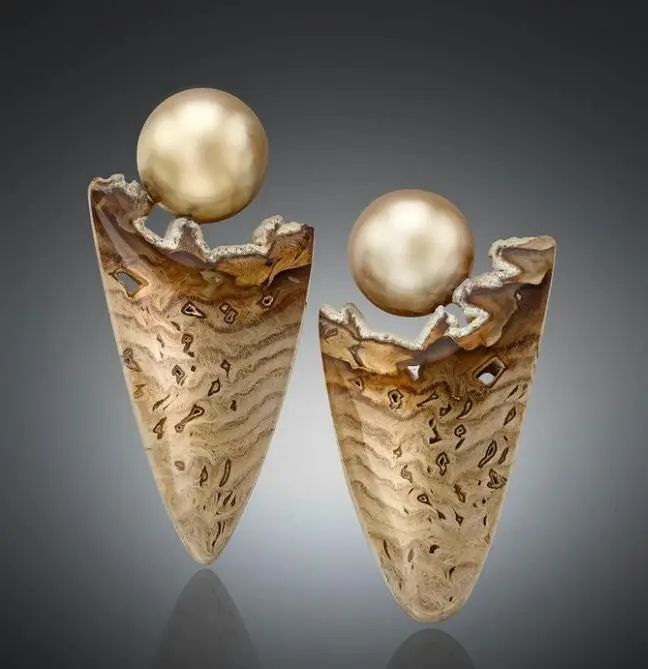 Assael earrings
Golden South Sea pearls, conifer petrified wood