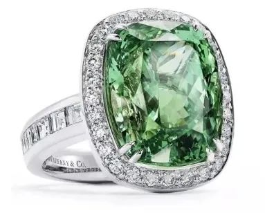 Tiffany & Co.
18K gold, tsavorite, and diamond ring