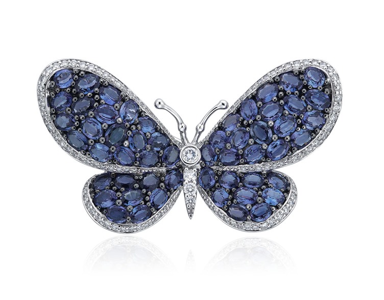 Alexandrite butterfly brooch, Christie's Hong Kong auction, October 2020. Sold for: HKD 40,000.