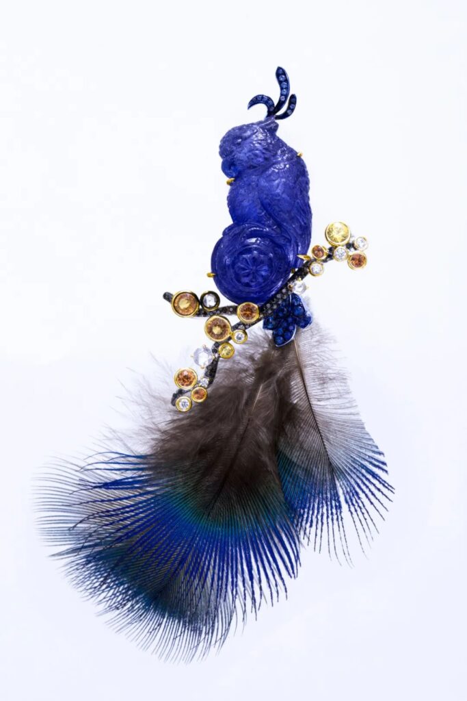 ErDong Jewelry
"Classic of Mountains and Seas Series - Western City Divine Bird" Brooch
Tanzanite, yellow sapphire, diamonds, feathers